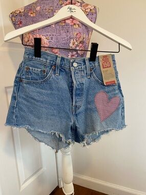 Levi’s high rise heart 501 shorts 25 New